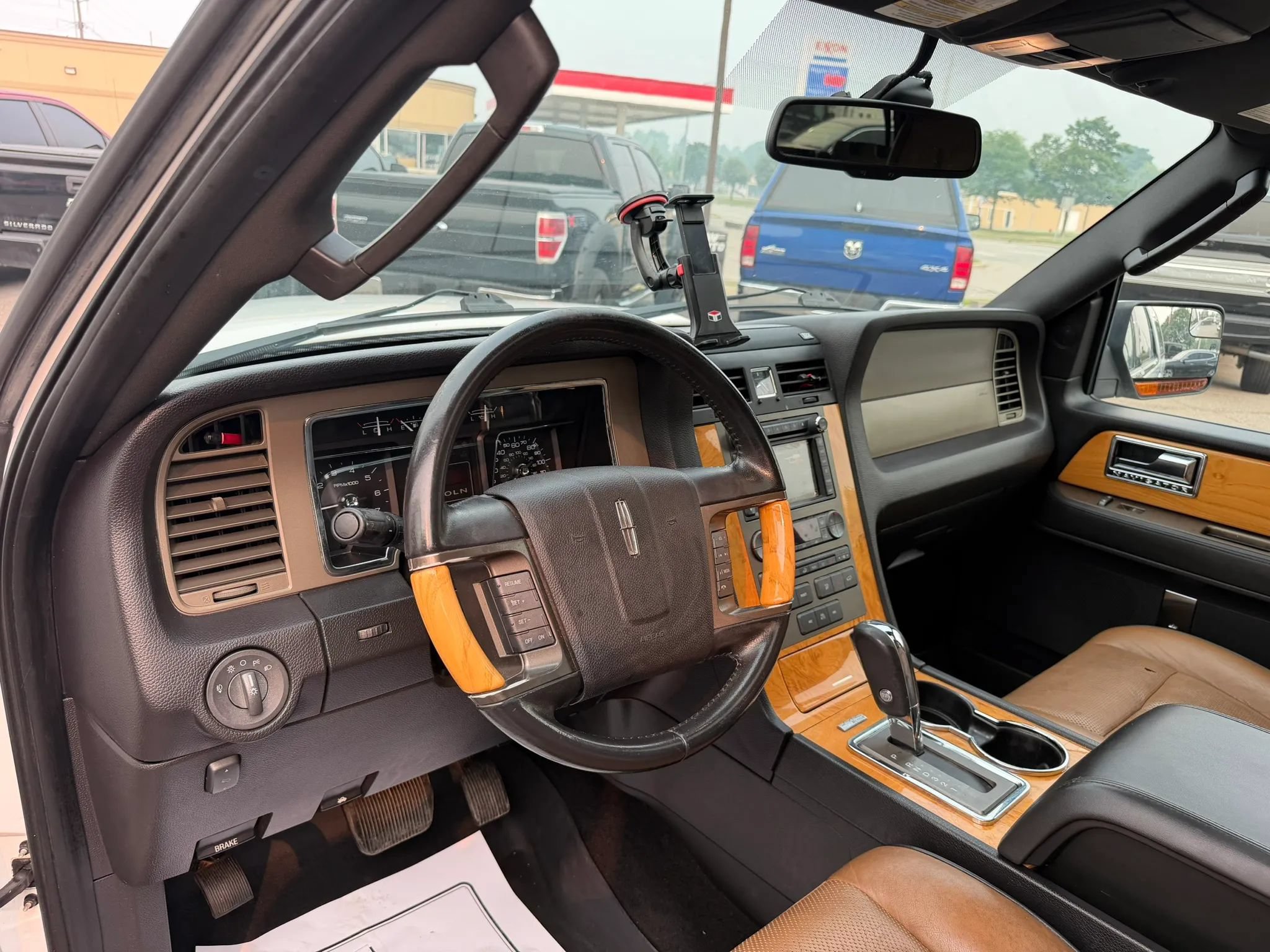 Used 2014 Lincoln Navigator L 4WD w/ Equipment Group 101A image 19