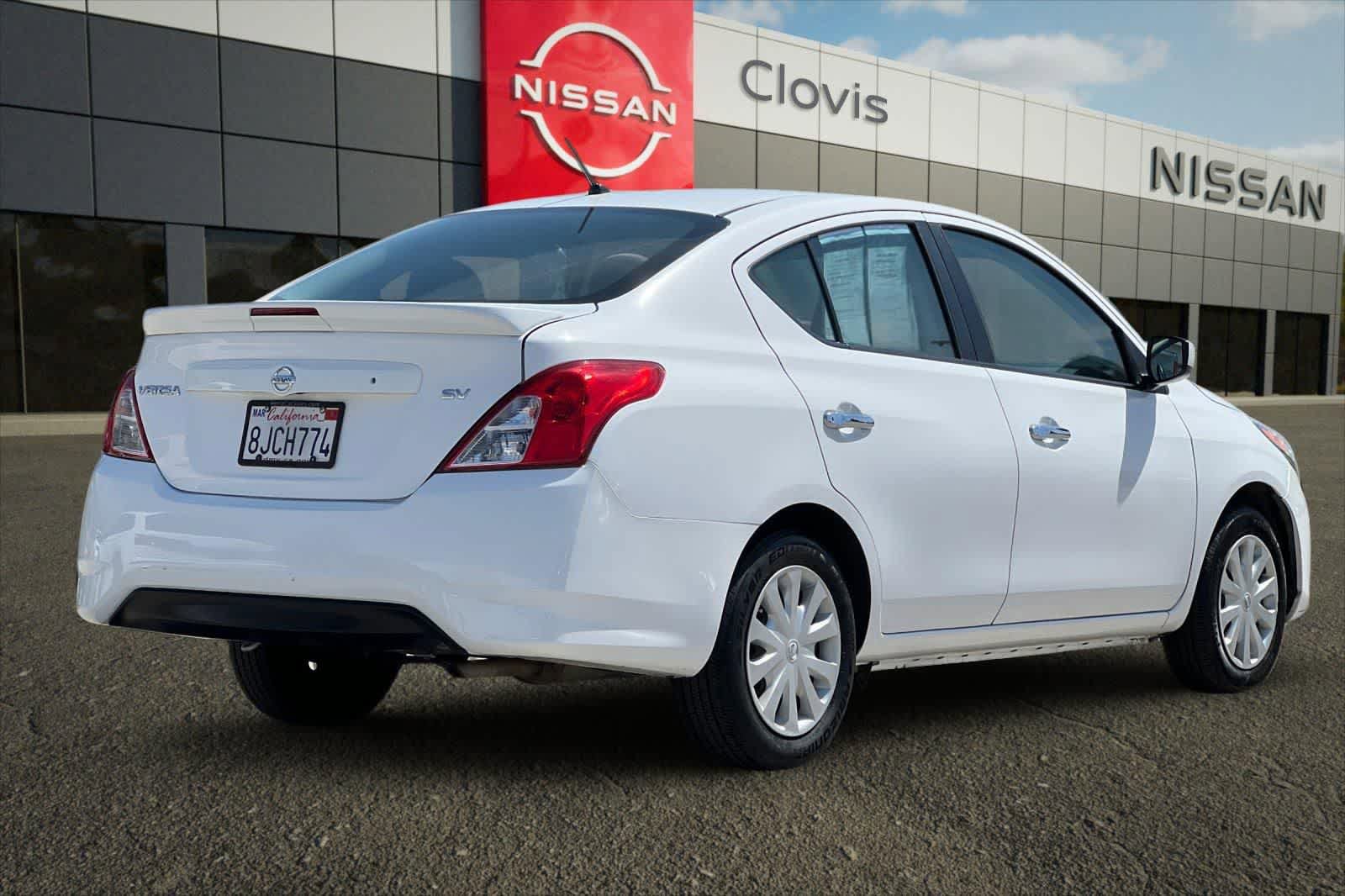 Used 2018 Nissan Versa SV FWD image 3