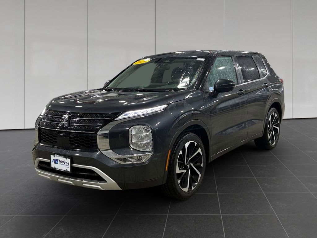 Used 2024 Mitsubishi Outlander SE Black Edition image 1