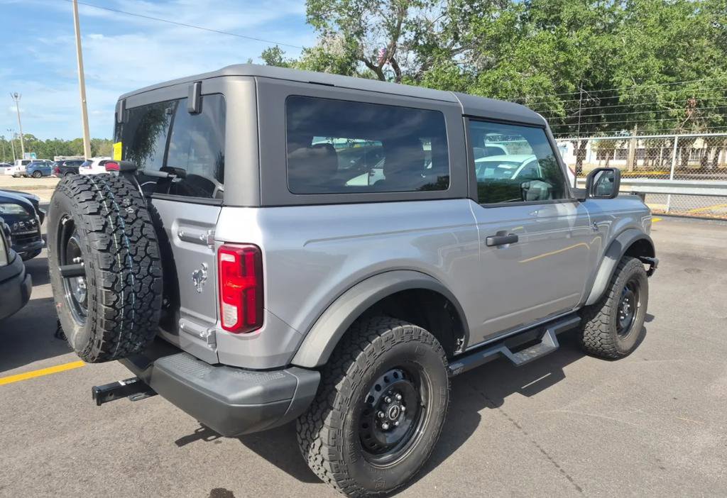 Used 2022 Ford Bronco Black Diamond AWD/4WD image 2