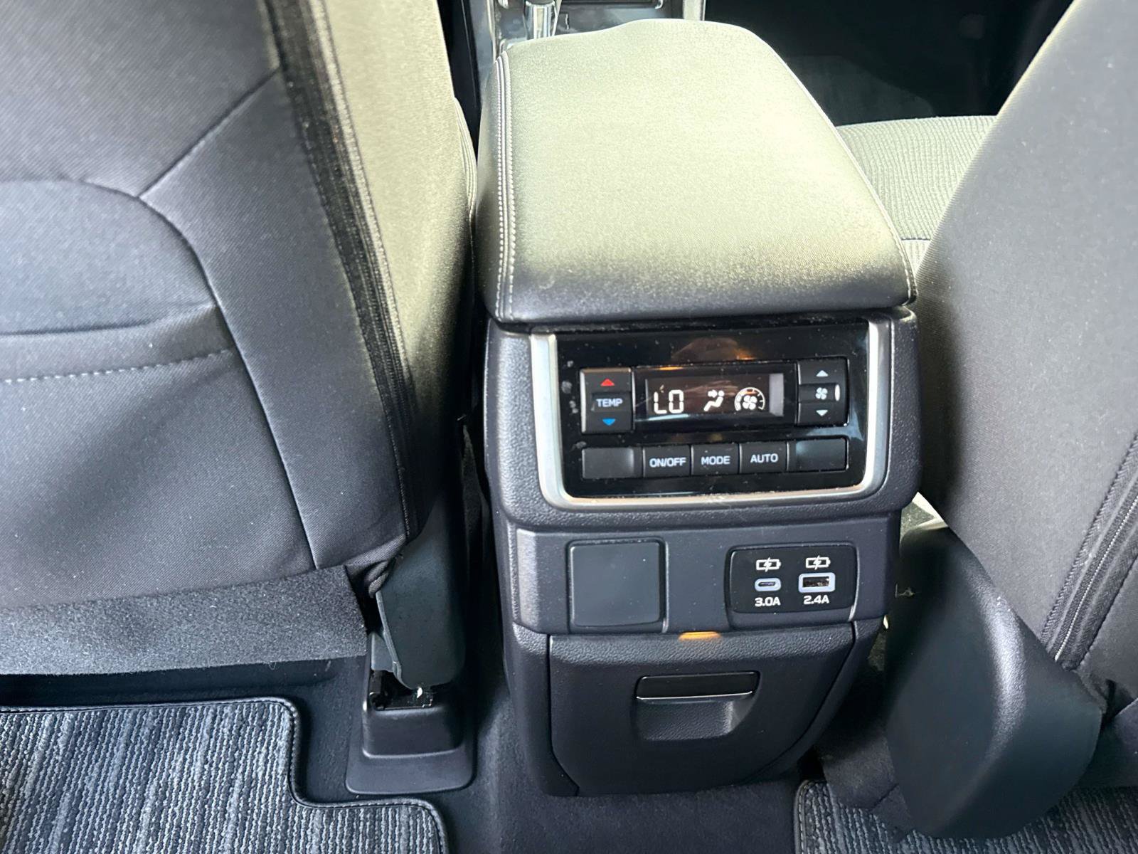 Used 2024 Subaru Ascent Premium w/ Convenience Package AWD/4WD image 14
