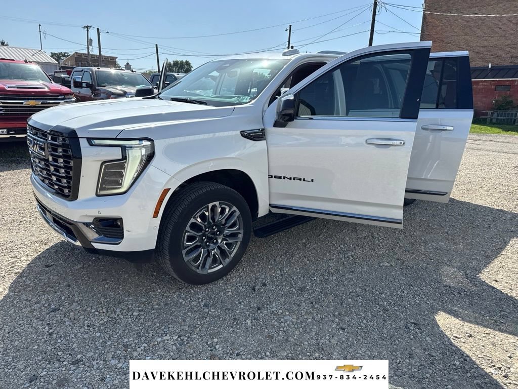 Used 2025 GMC Yukon XL Denali Ultimate w/ LPO, Illumination Package AWD/4WD image 36