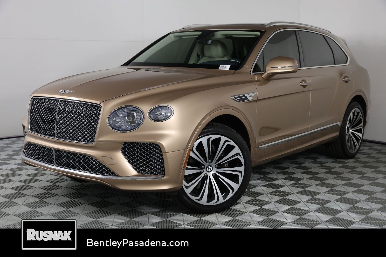 Used 2021 Bentley Bentayga image 1