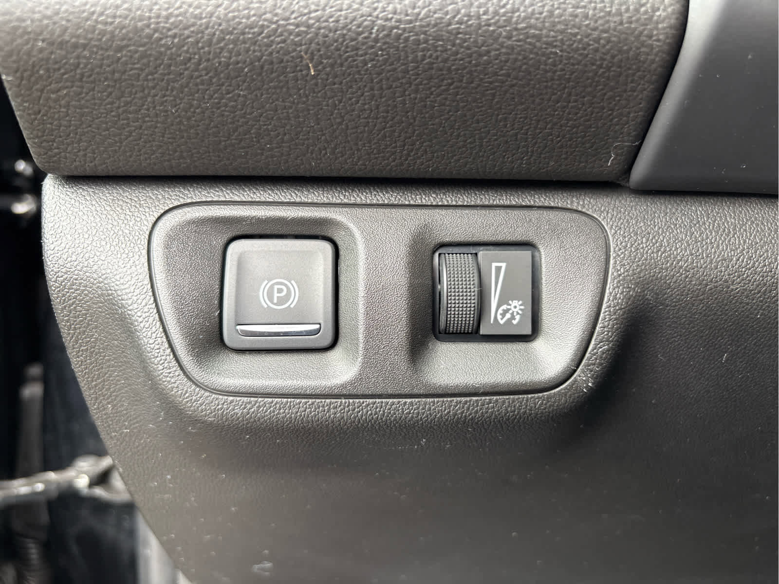 Used 2021 GMC Acadia SLE image 28