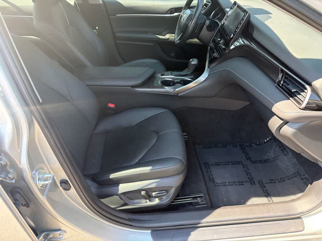 Used 2022 Toyota Camry XSE FWD image 12