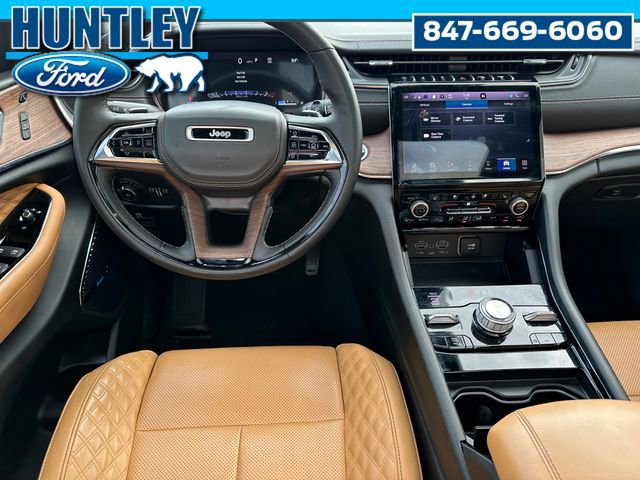 Used 2023 Jeep Grand Cherokee Summit w/ Luxury Tech Group V image 18
