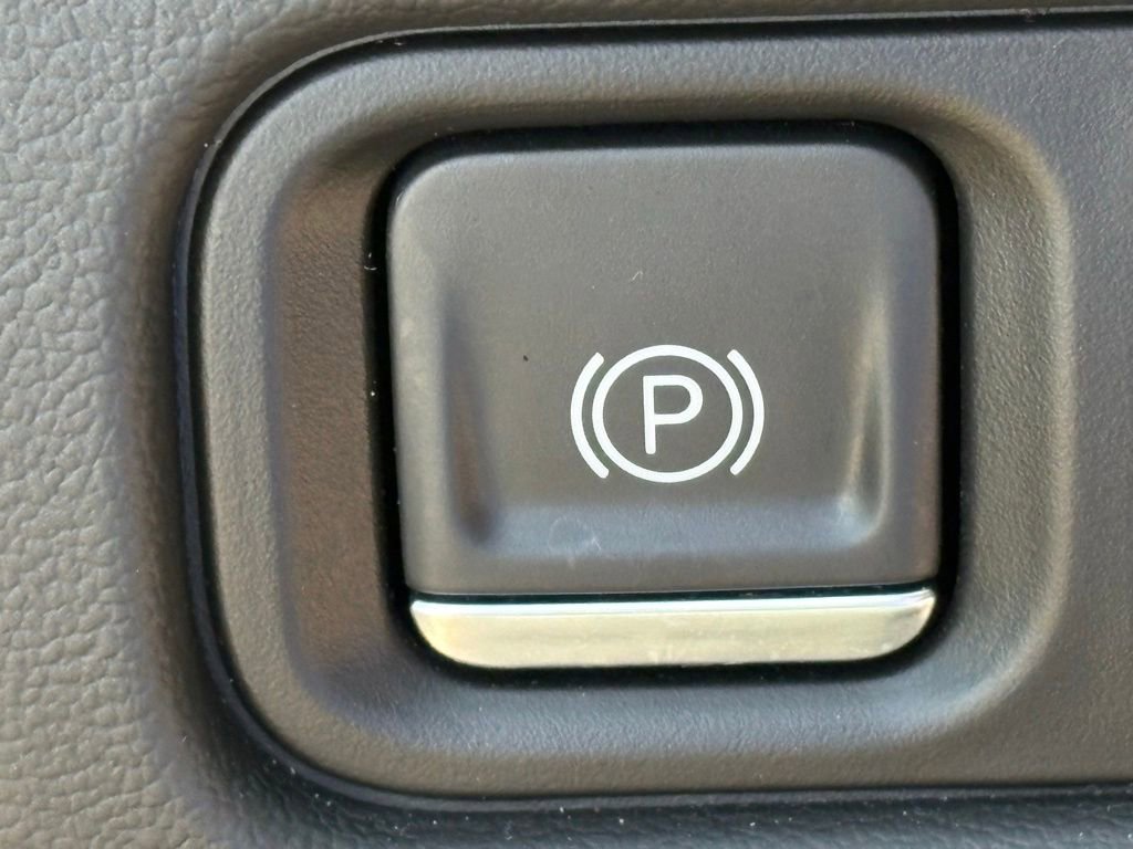 Used 2022 GMC Yukon XL SLT w/ SLT Luxury Package AWD/4WD image 34