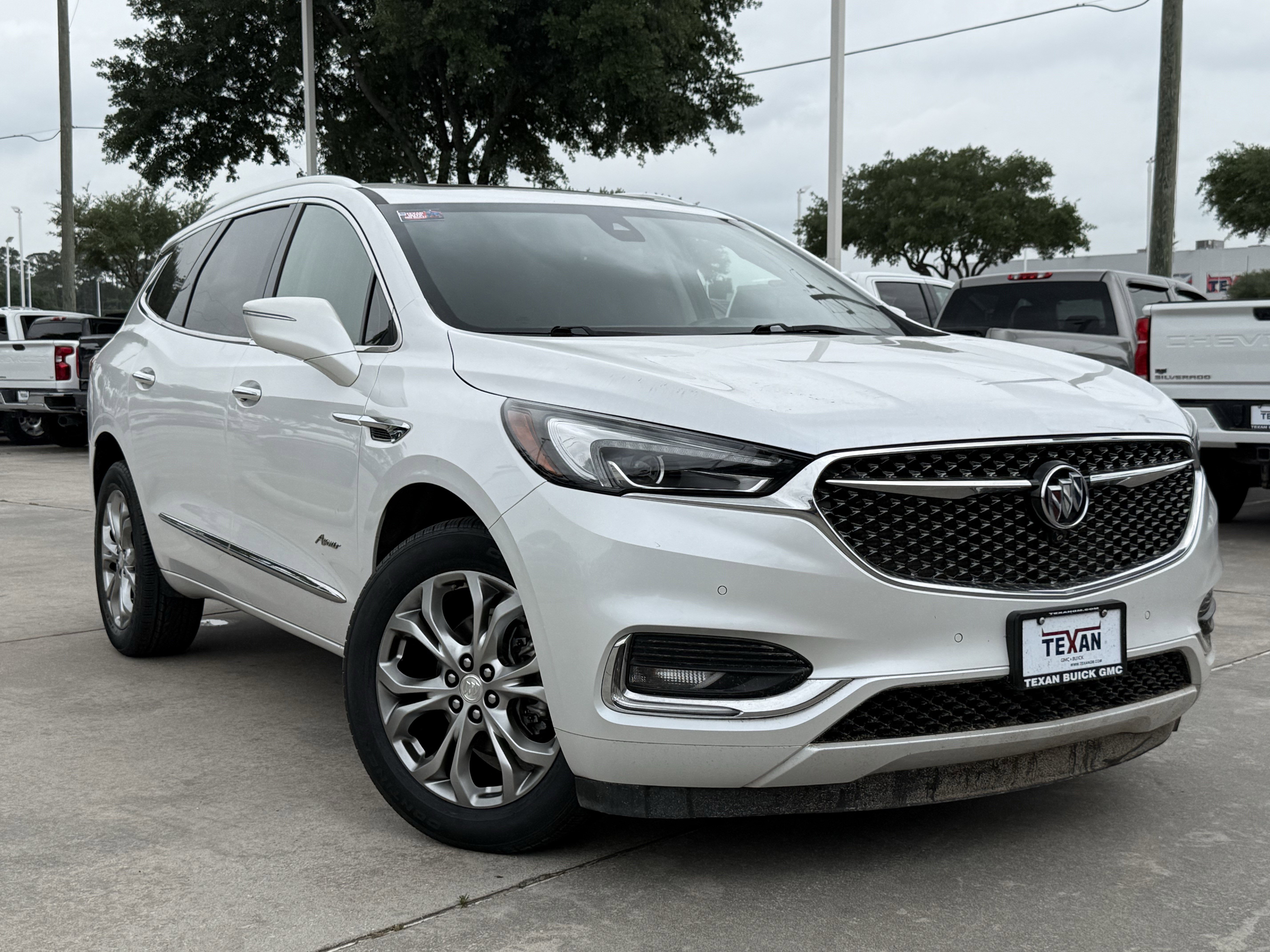 Used 2021 Buick Enclave Avenir FWD image 2