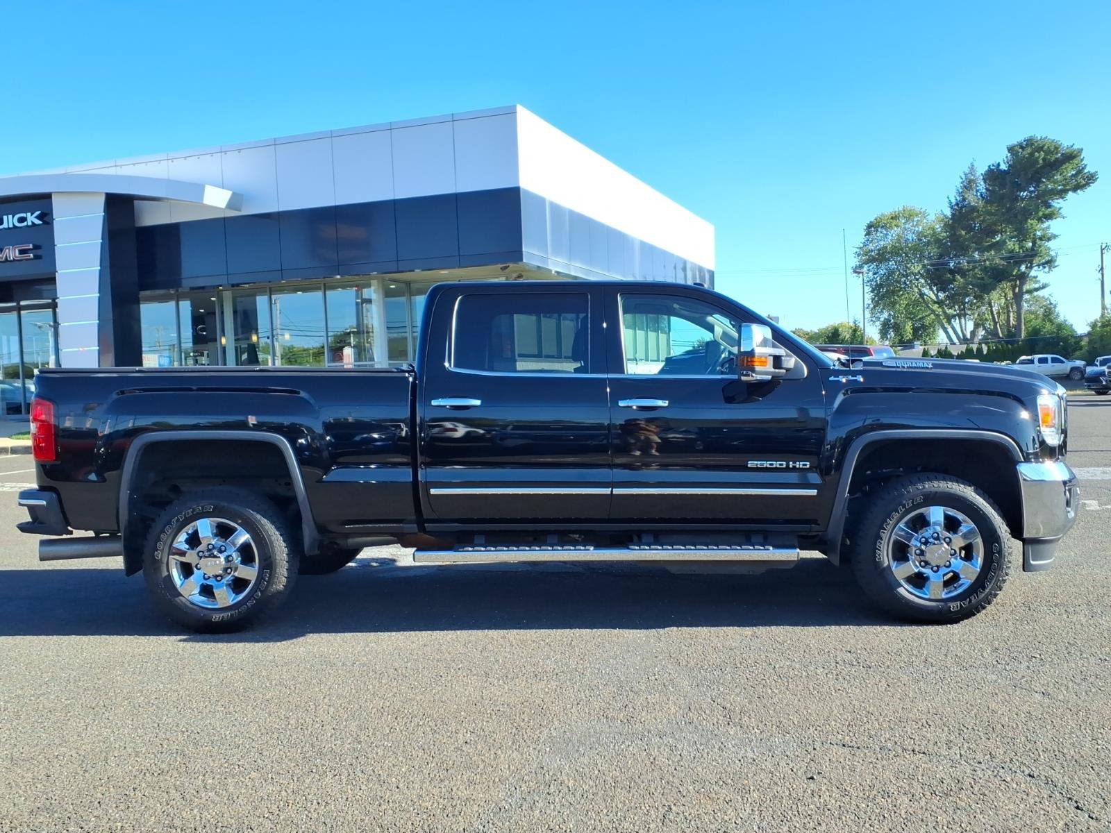 Used 2019 GMC Sierra 2500 SLT w/ Duramax Plus Package AWD/4WD image 2