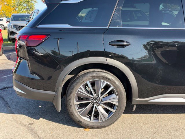 Certified 2026 INFINITI QX60 Luxe w/ Family Package AWD/4WD image 9