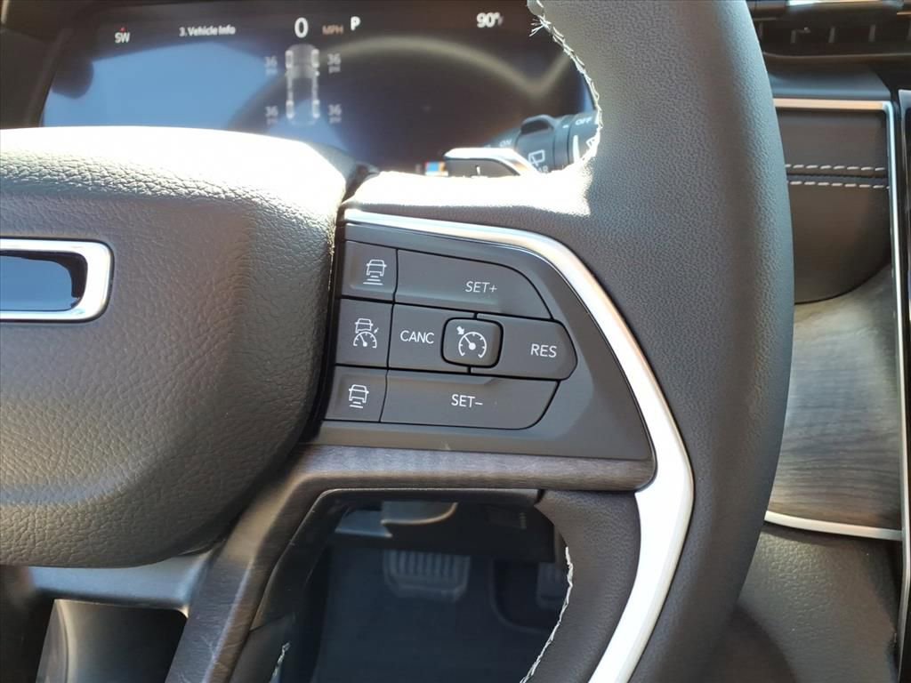 New 2025 Jeep Grand Cherokee Limited image 17