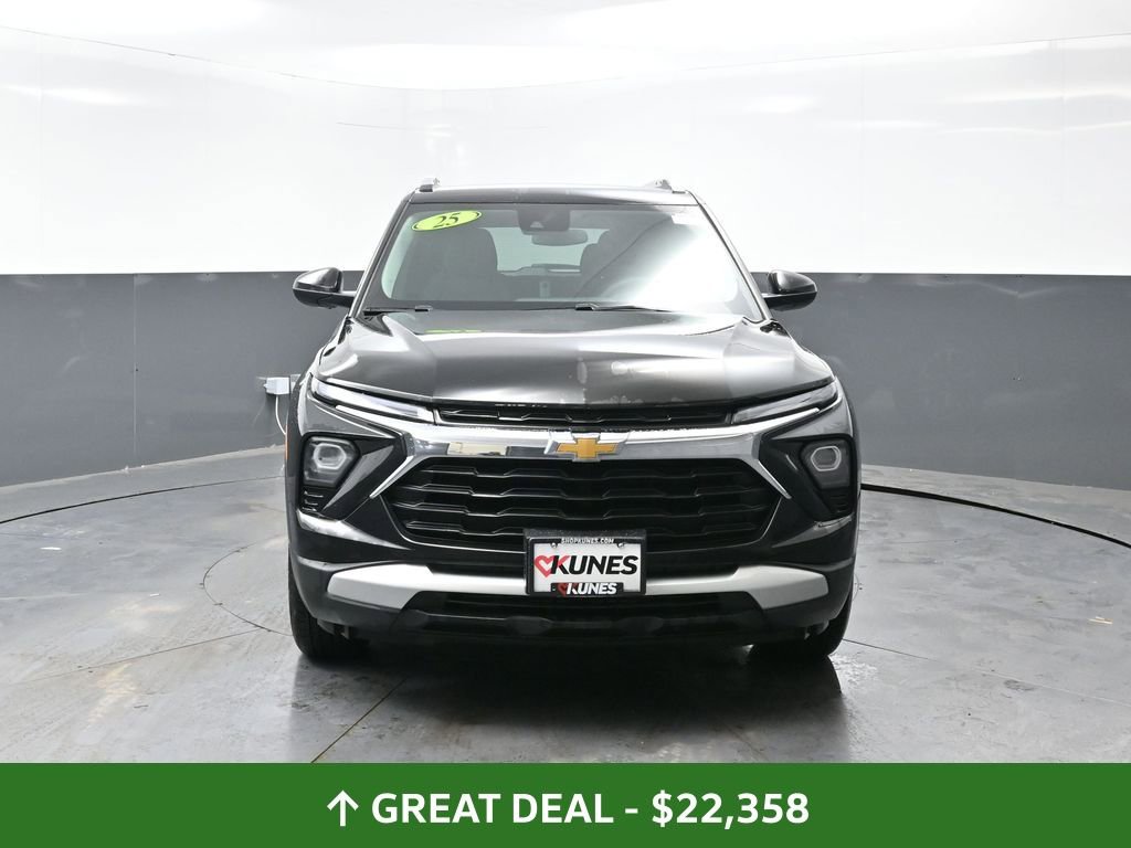 Used 2025 Chevrolet TrailBlazer LT w/ Driver Confidence Package image 8