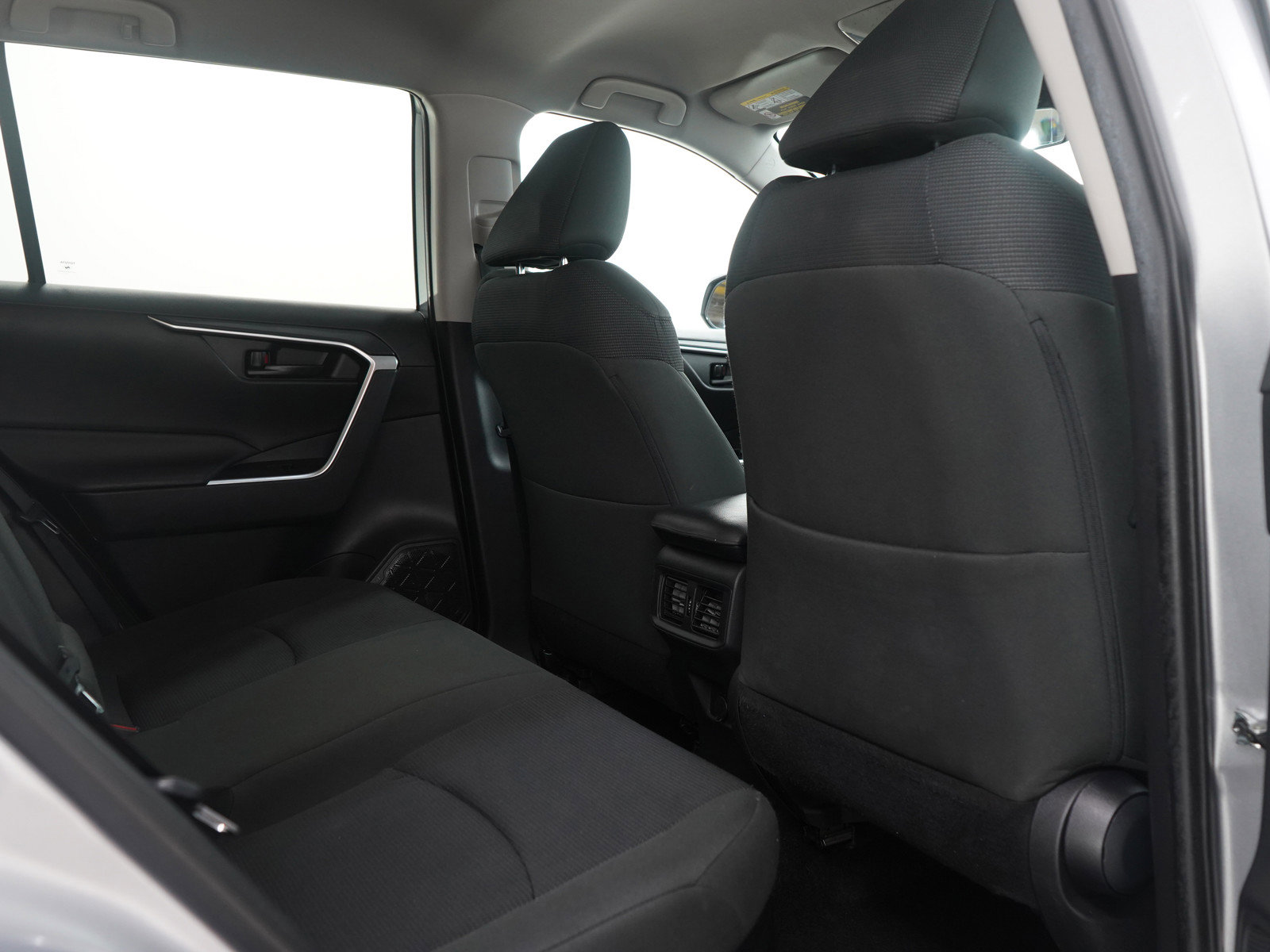 Used 2021 Toyota RAV4 LE image 12