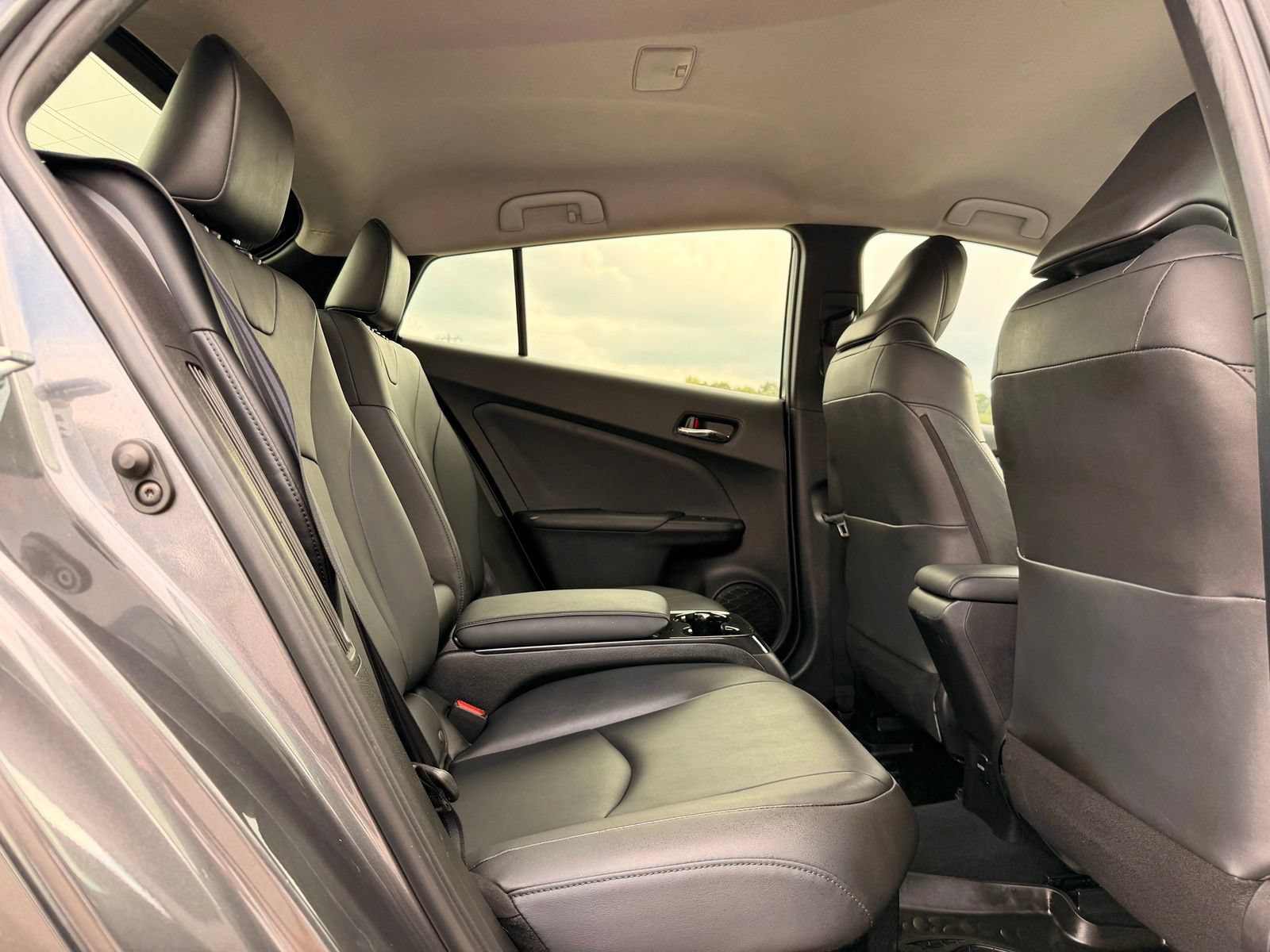Used 2017 Toyota Prius Prime Premium FWD image 16