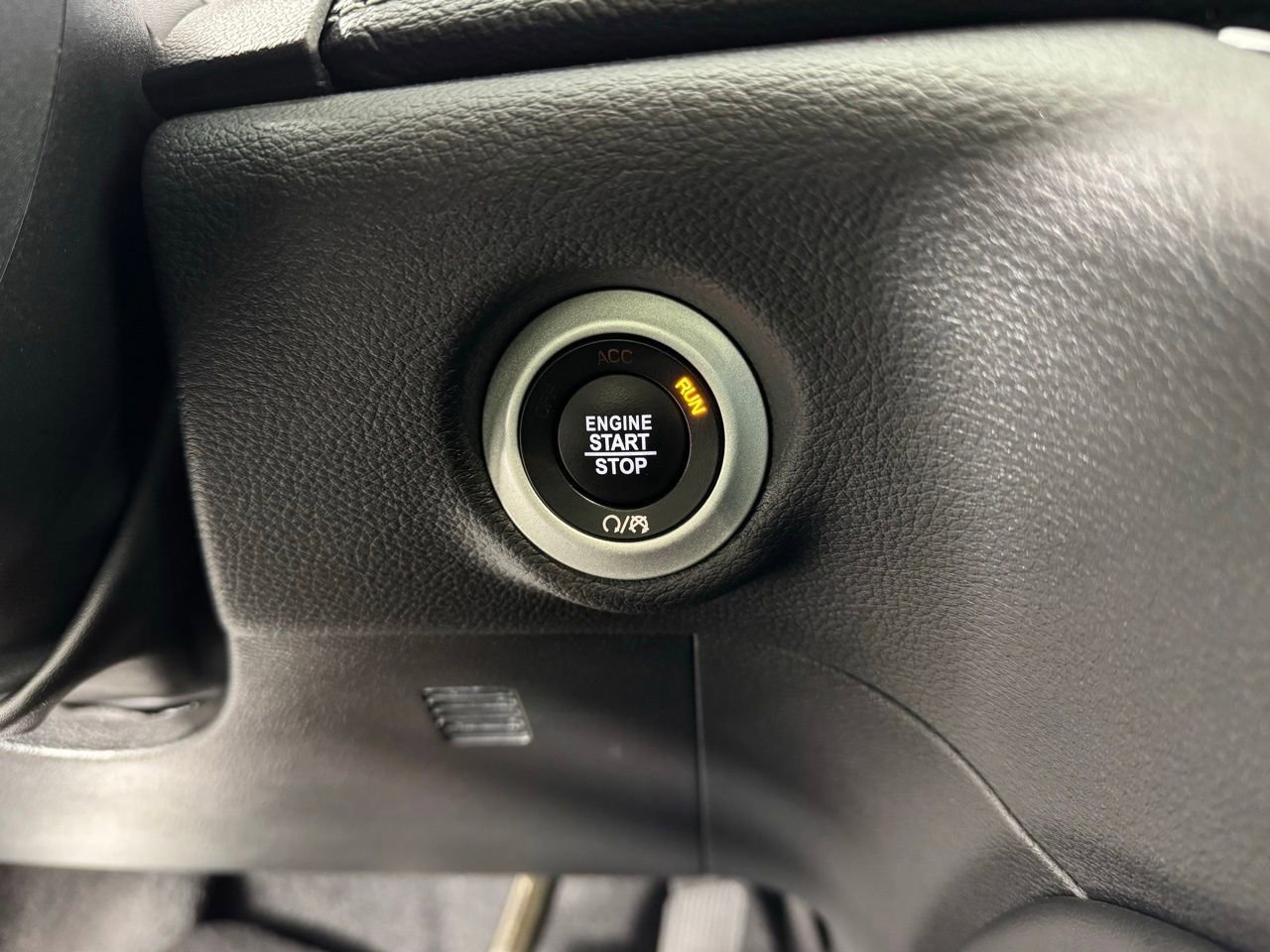 Used 2025 Chrysler Pacifica Limited image 22