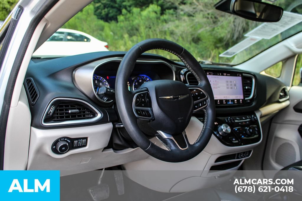 Used 2023 Chrysler Pacifica Touring-L FWD image 31