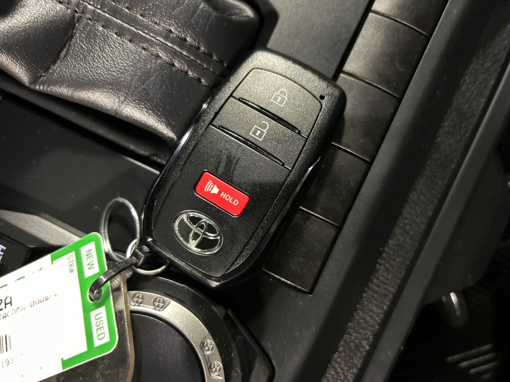 Used 2025 Toyota Tacoma SR AWD/4WD image 20