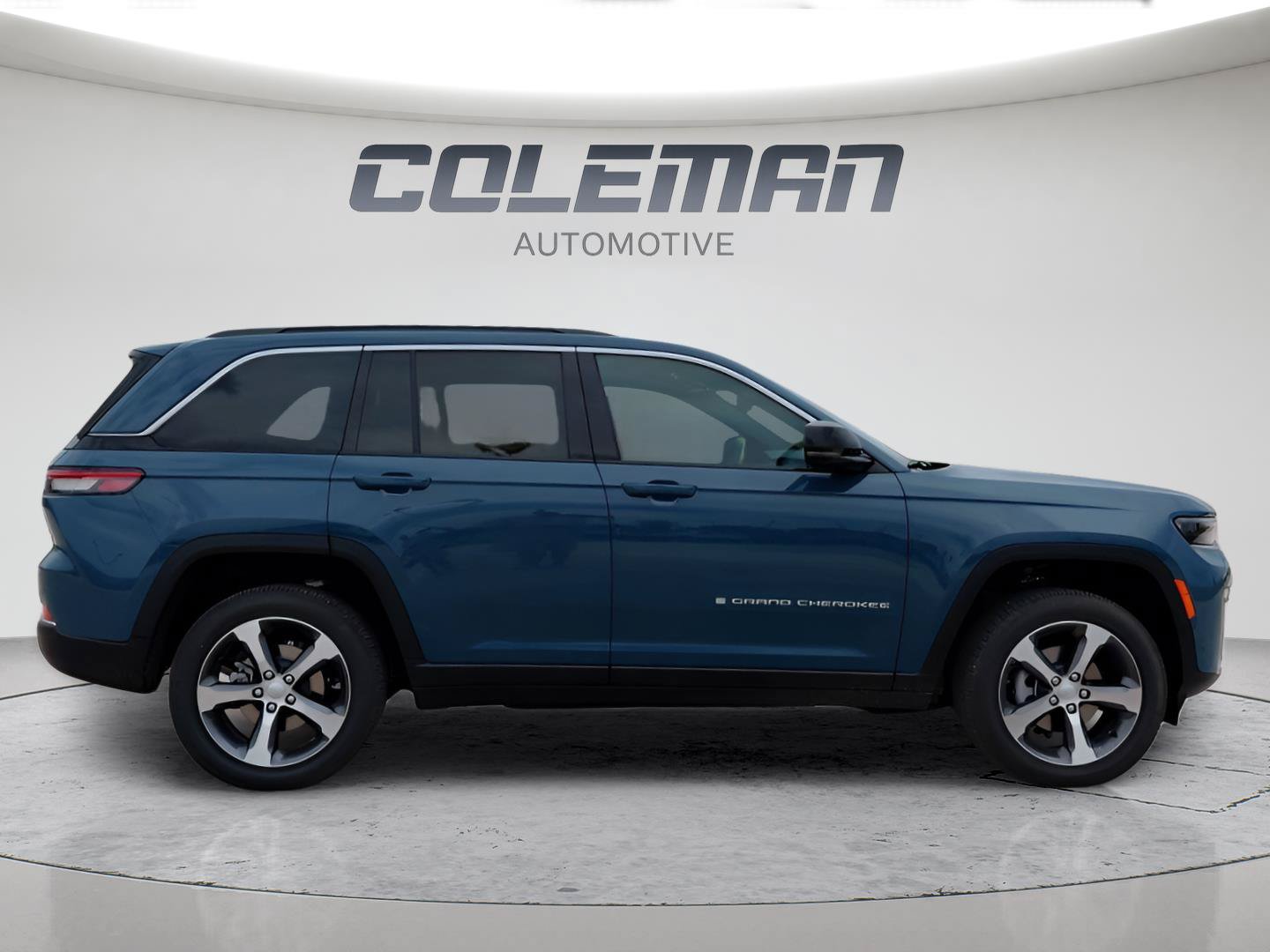 New 2026 Jeep Grand Cherokee Limited w/ Luxury Tech Group II AWD/4WD image 6