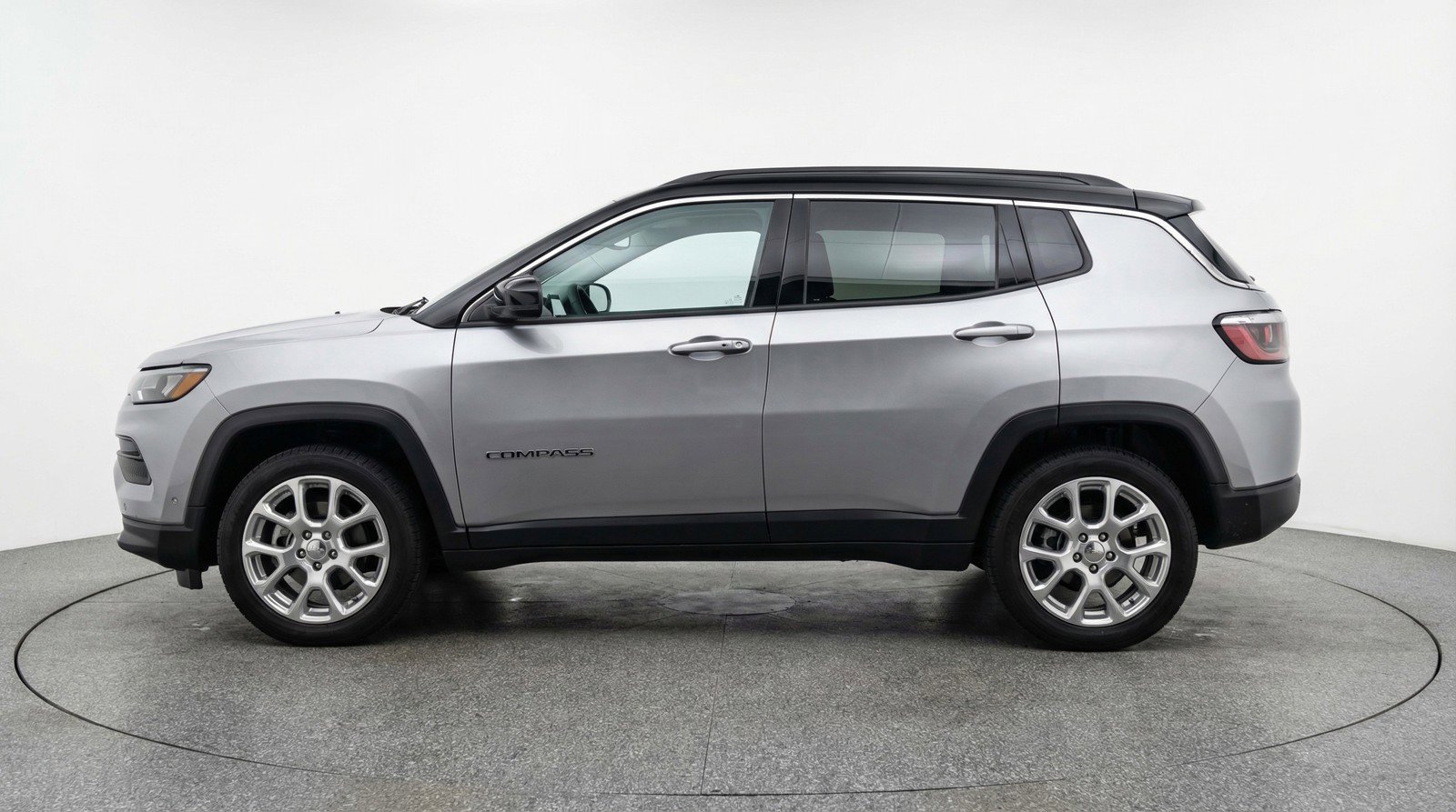 Used 2025 Jeep Compass Limited image 5