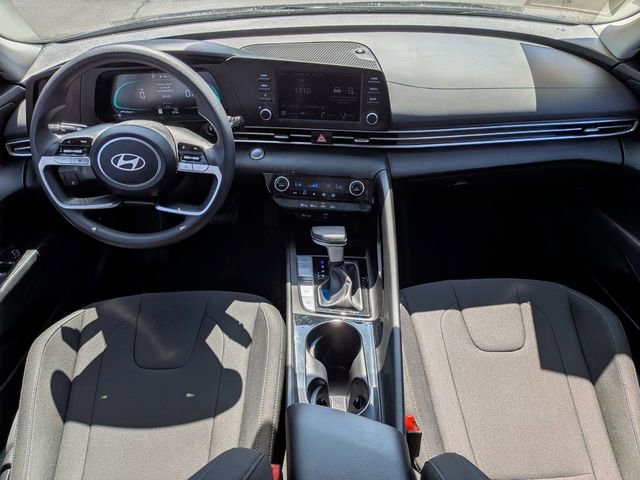 Used 2025 Hyundai Elantra Hybrid FWD image 29