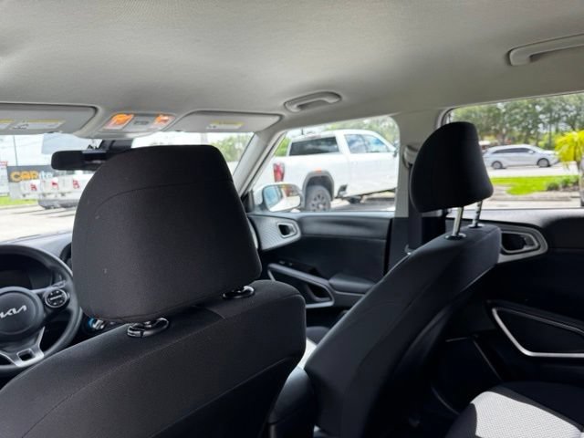 Used 2025 Kia Soul LX w/ LX Technology Package FWD image 17