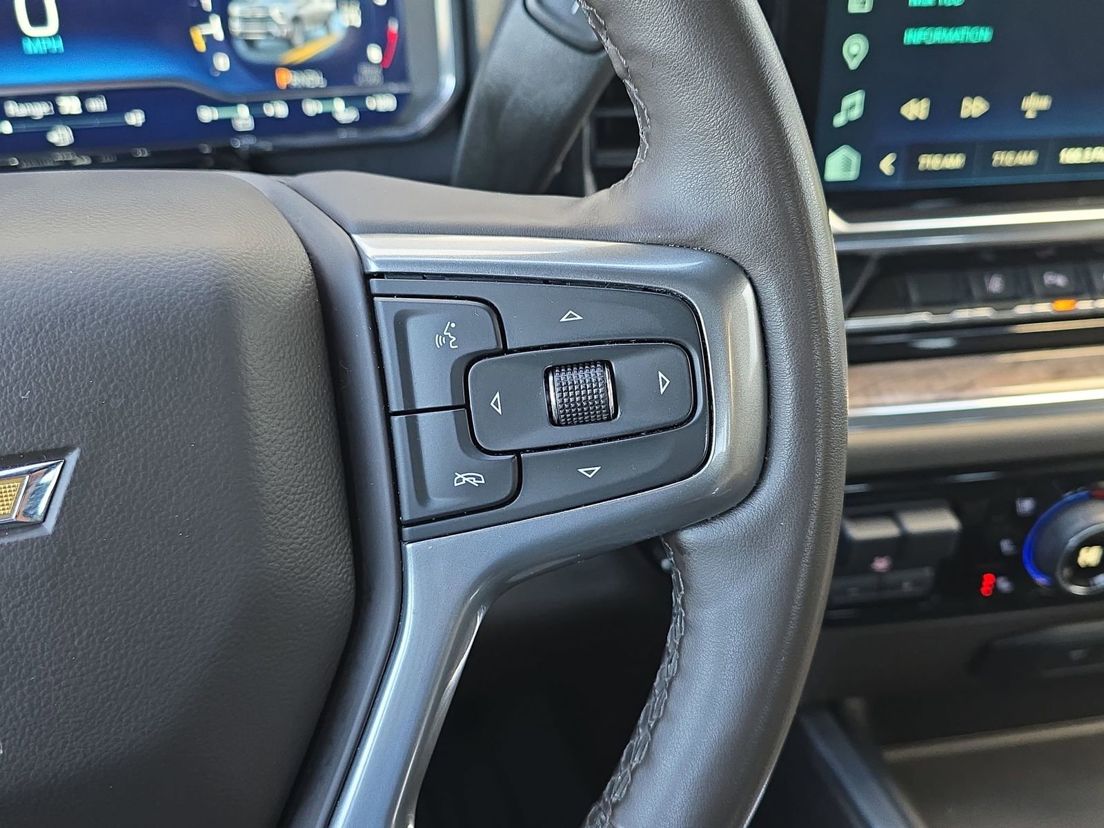 Used 2025 Chevrolet Silverado 2500 LTZ w/ LTZ Convenience Package image 21