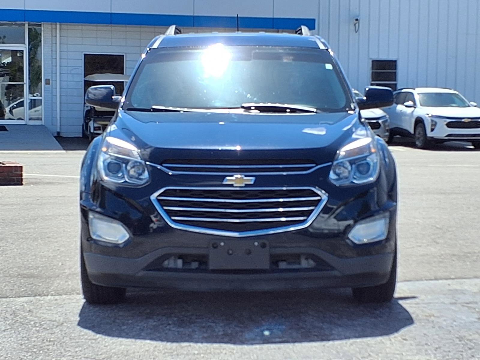 Used 2017 Chevrolet Equinox LT w/ Driver Confidence Package II AWD/4WD image 2