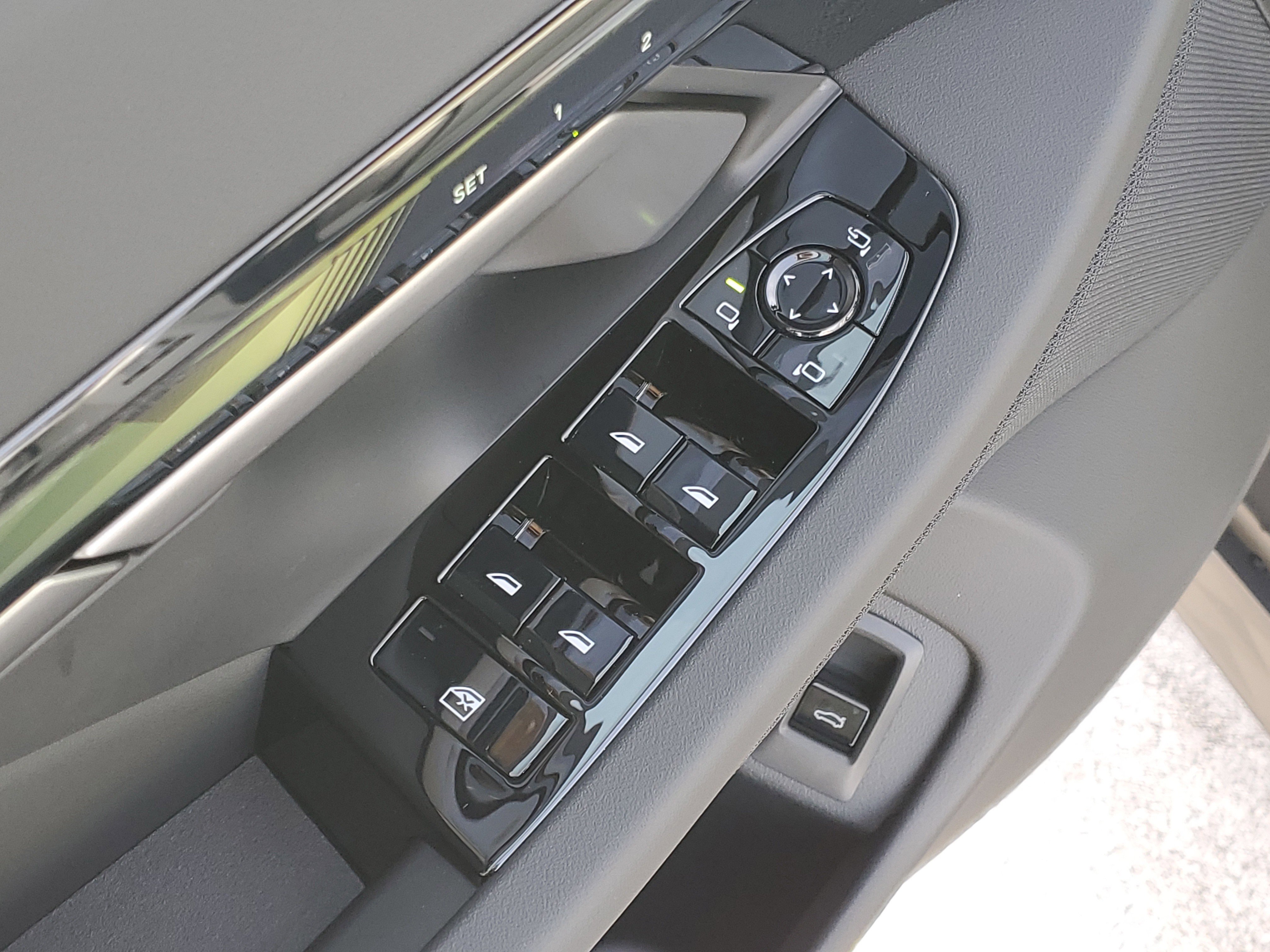 New 2026 BMW 530i xDrive w/ Premium Package image 6