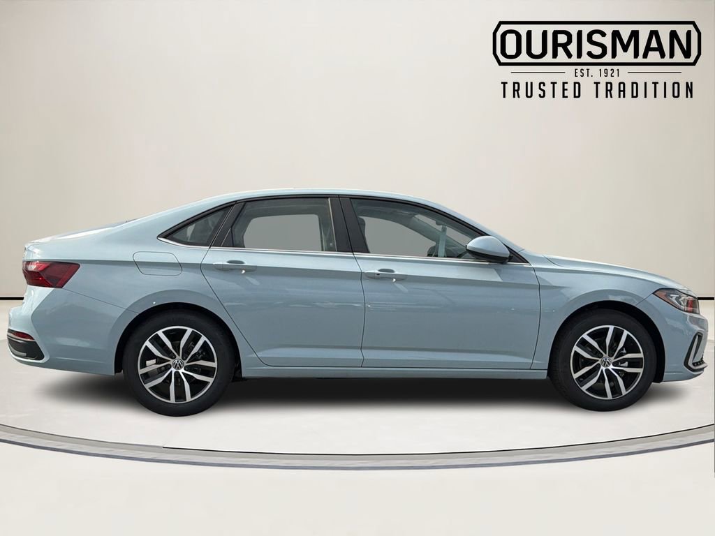 New 2026 Volkswagen Jetta SE image 2