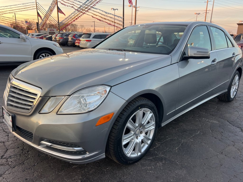 Used 2013 Mercedes-Benz E 350 4MATIC Sedan image 3