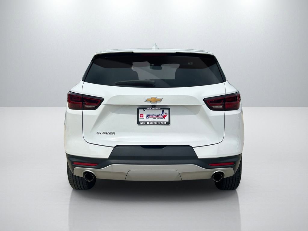 Used 2025 Chevrolet Blazer LT FWD image 6