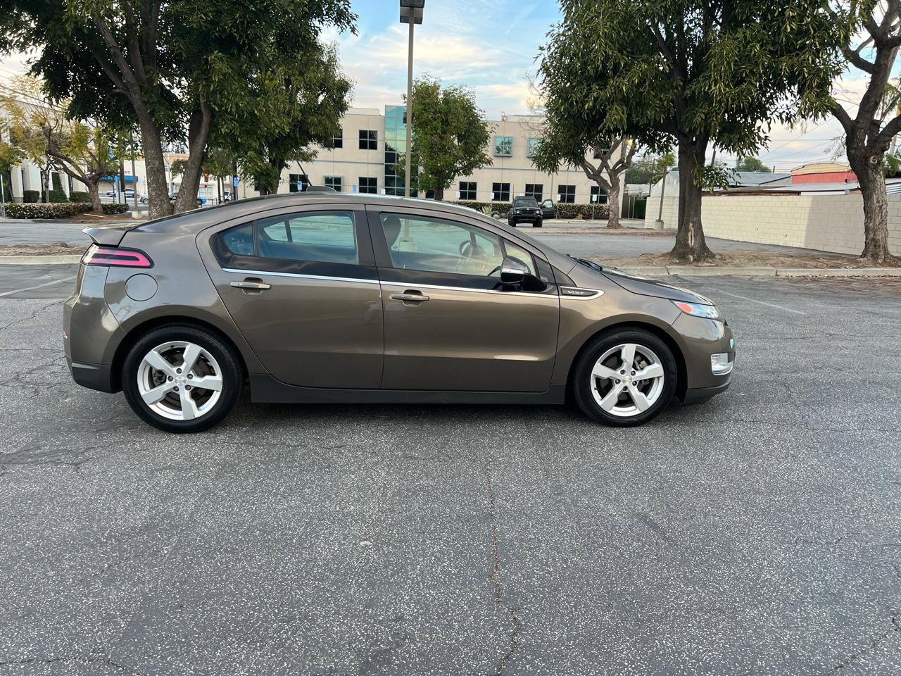 Used 2015 Chevrolet Volt Premium w/ Premium Trim Package image 4