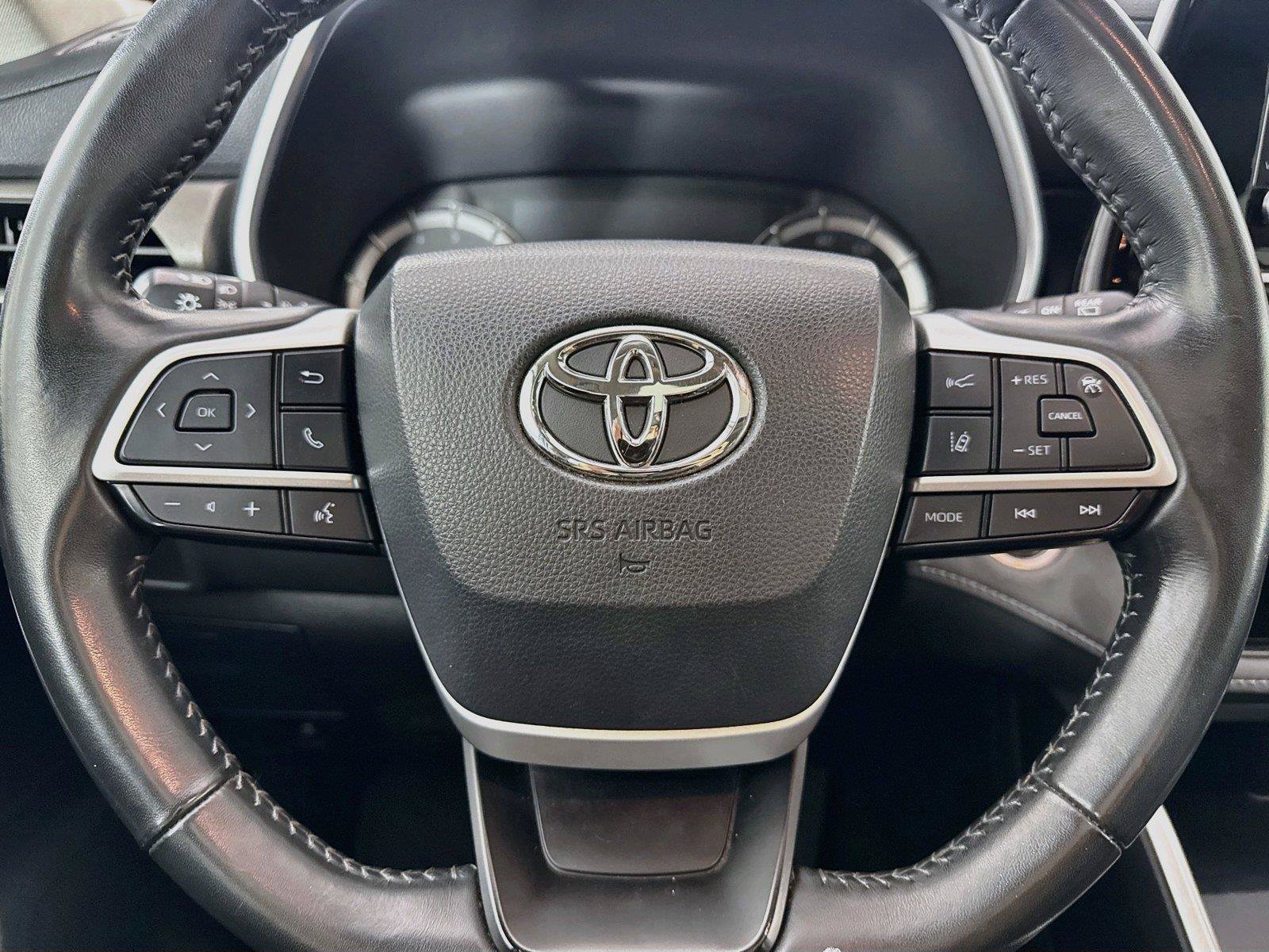 Used 2024 Toyota Highlander XLE AWD/4WD image 17