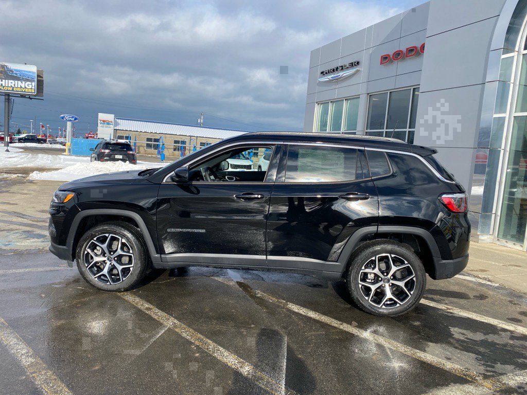 Used 2025 Jeep Compass Limited image 2