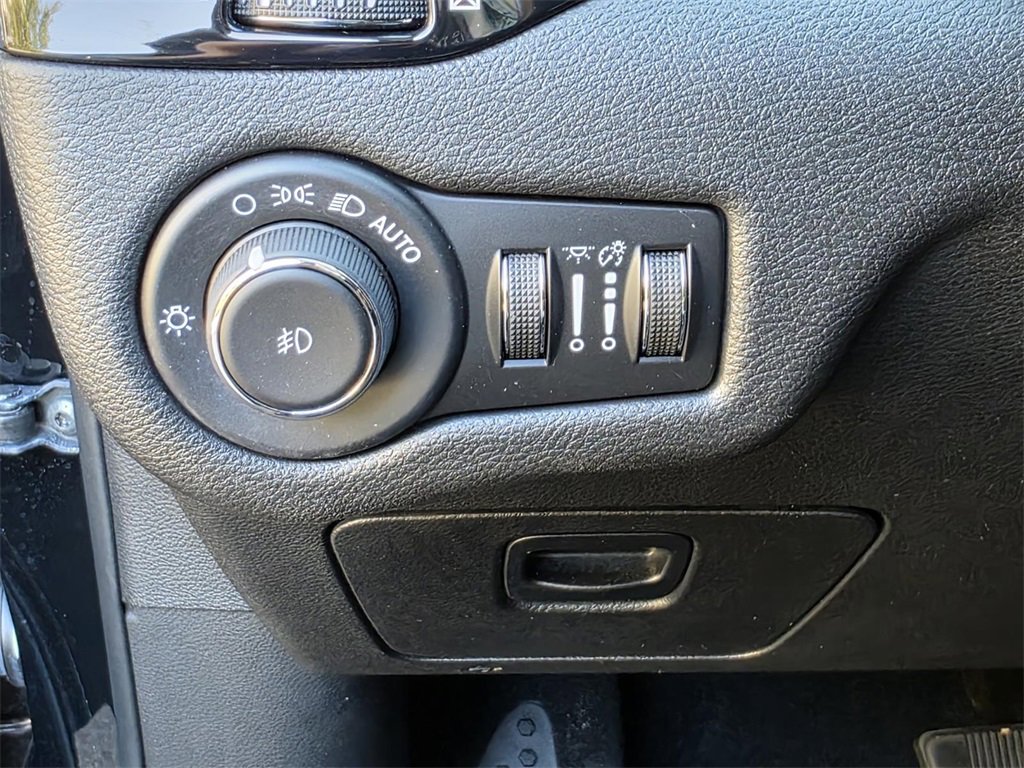 Used 2021 Jeep Cherokee Latitude Plus image 26