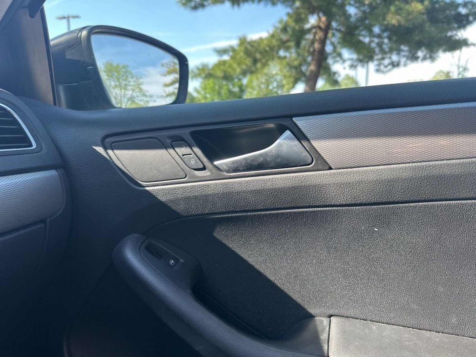 Used 2015 Volkswagen Jetta SE FWD image 17