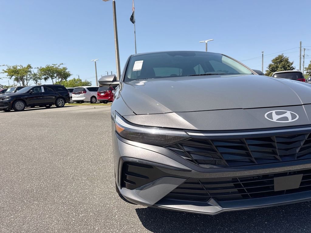 Used 2024 Hyundai Elantra SEL w/ Convenience Package image 8