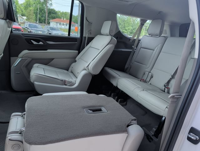 Used 2021 GMC Yukon XL Denali w/ LPO, Illumination Package AWD/4WD image 30