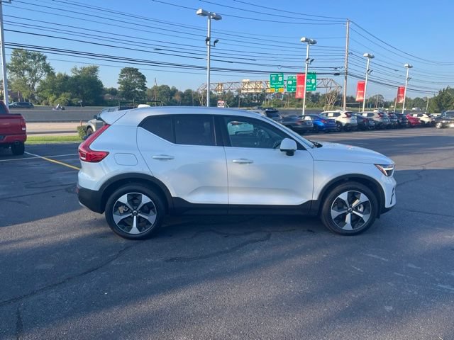 Used 2025 Volvo XC40 B5 Core w/ Protection Package Premier AWD/4WD image 8