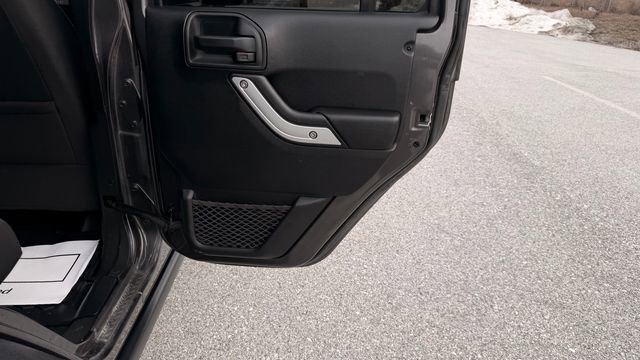 Used 2018 Jeep Wrangler Unlimited Rubicon image 42