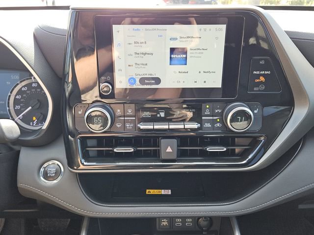 Used 2023 Toyota Highlander XLE image 8