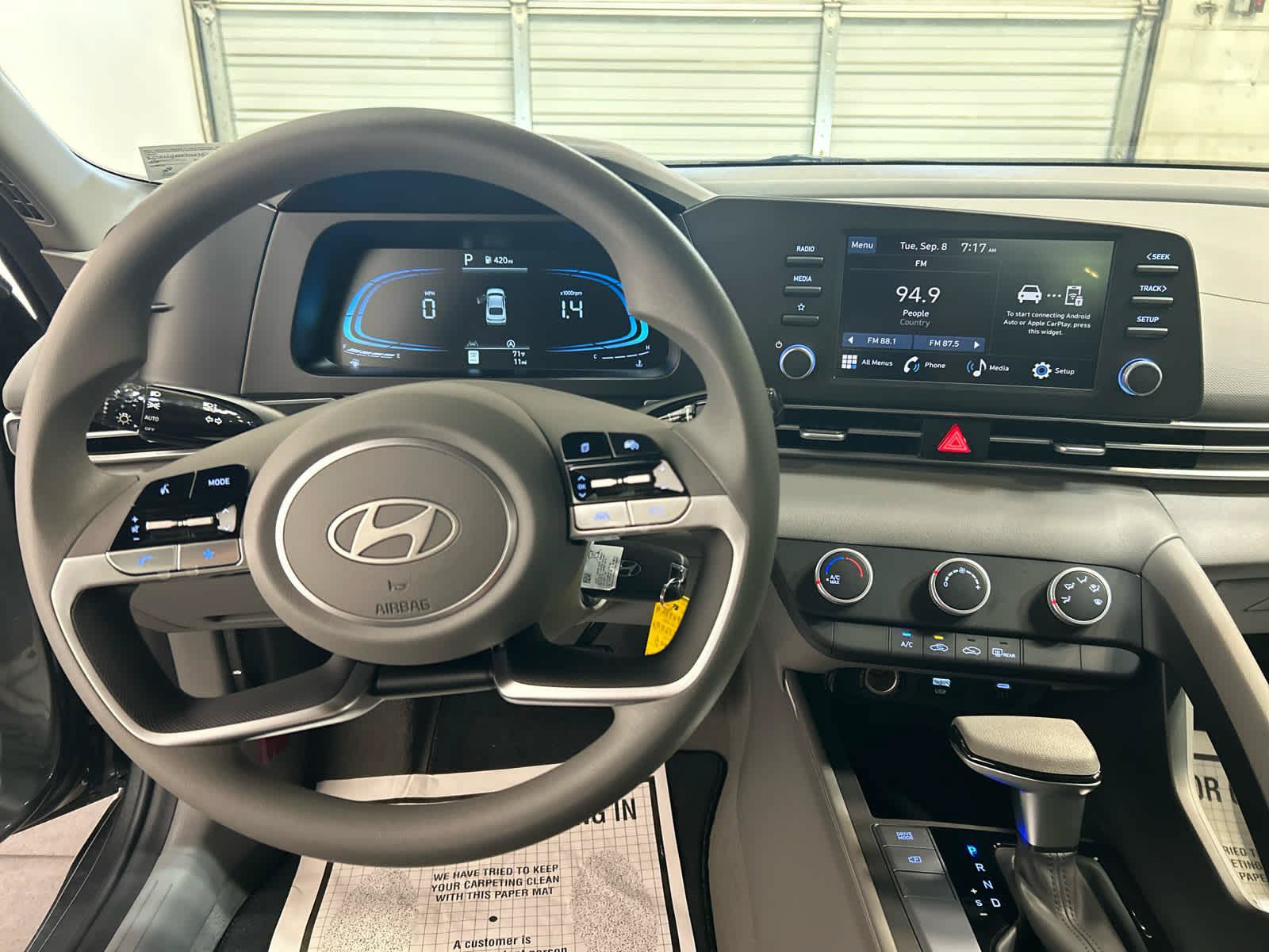 New 2026 Hyundai Elantra SE FWD image 8
