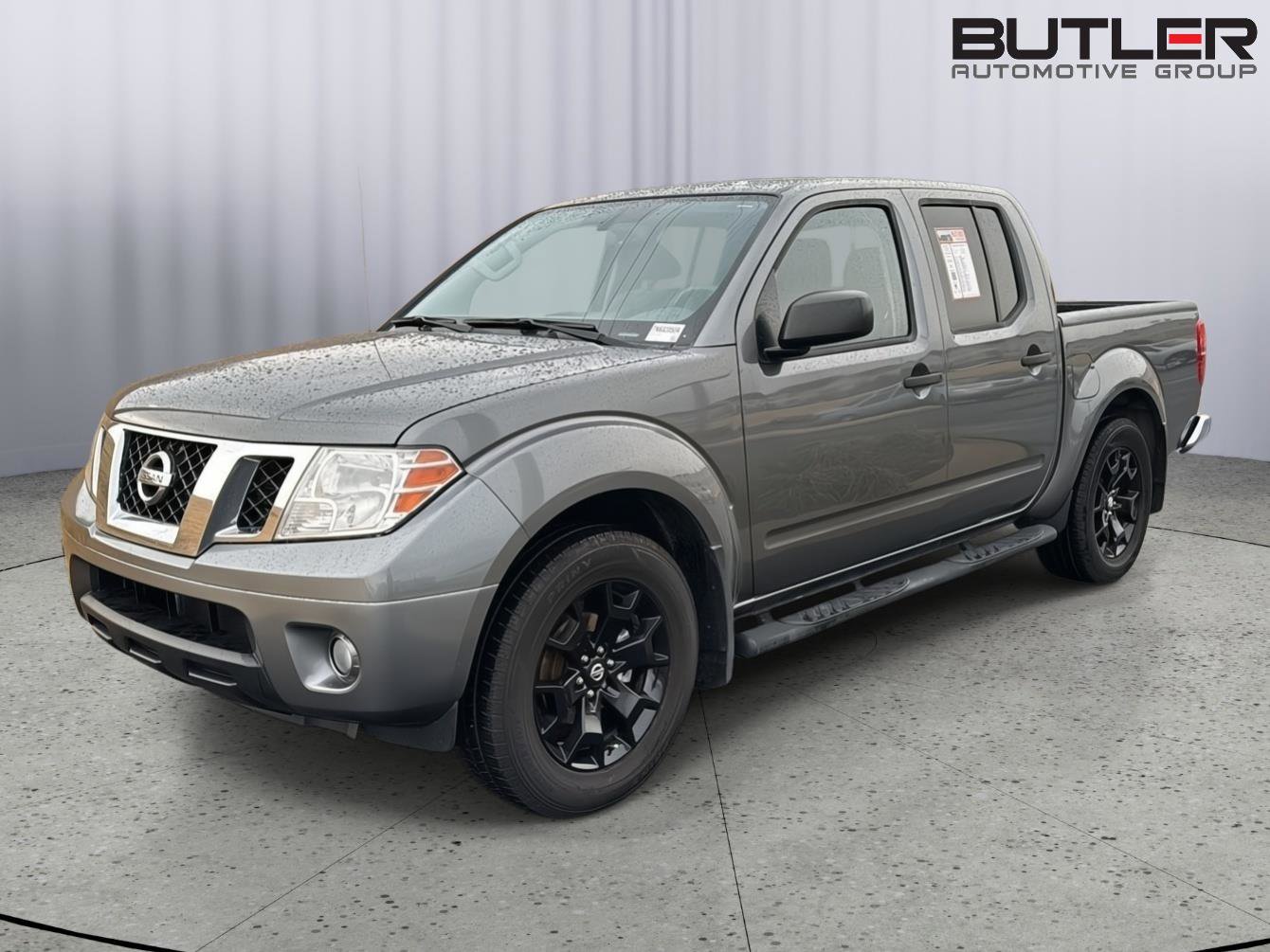 Used 2020 Nissan Frontier SV image 1