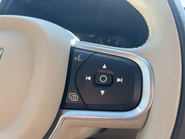 Used 2021 Volvo XC60 T5 Momentum w/ Advanced Package AWD/4WD image 32