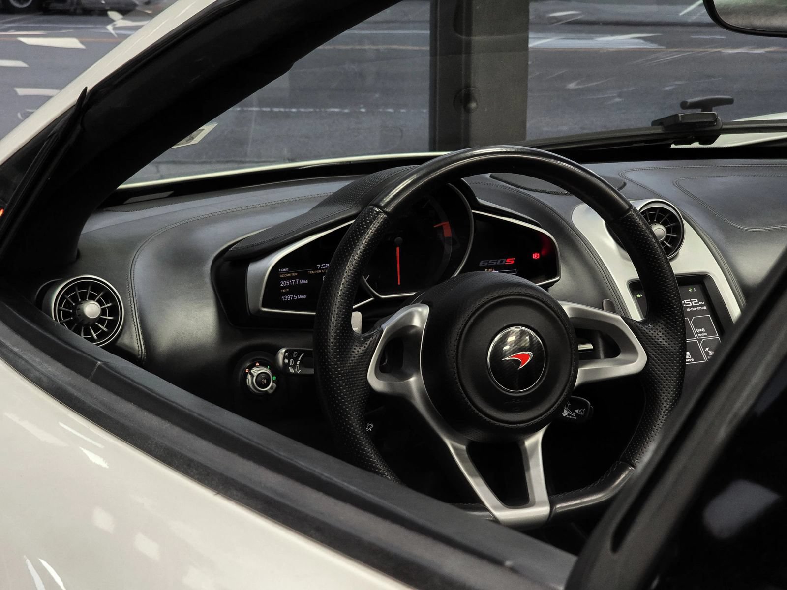 Used 2015 McLaren 650S Spider RWD image 25