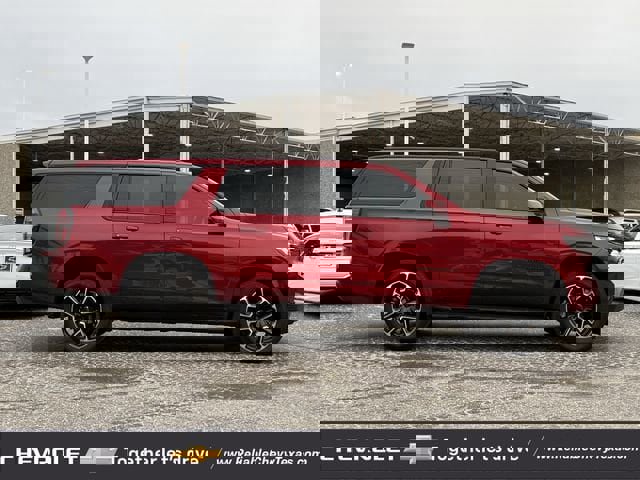 Used 2024 Chevrolet Suburban RST w/ Luxury Package image 5