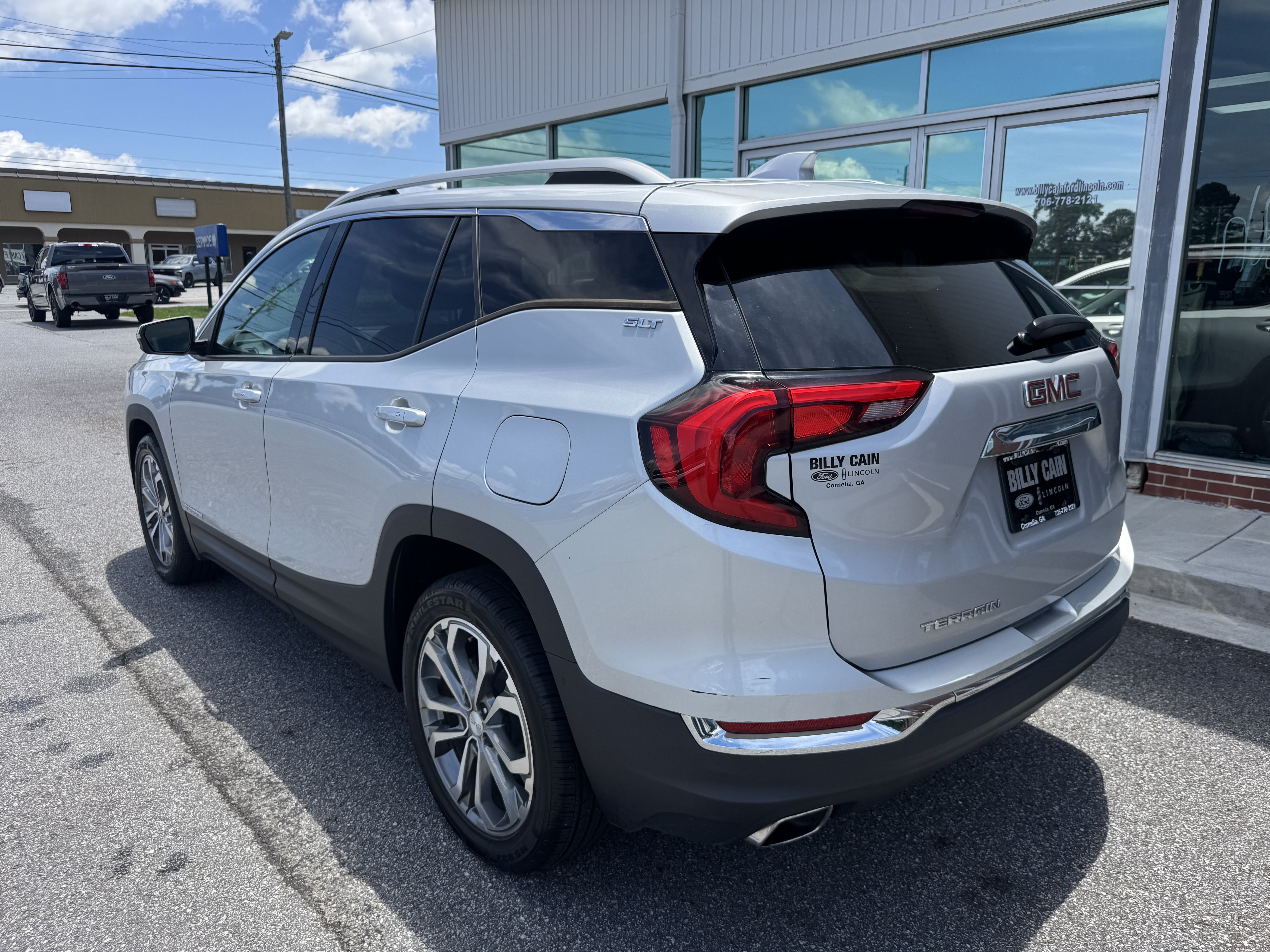 Used 2019 GMC Terrain SLT w/ Preferred Package FWD image 2