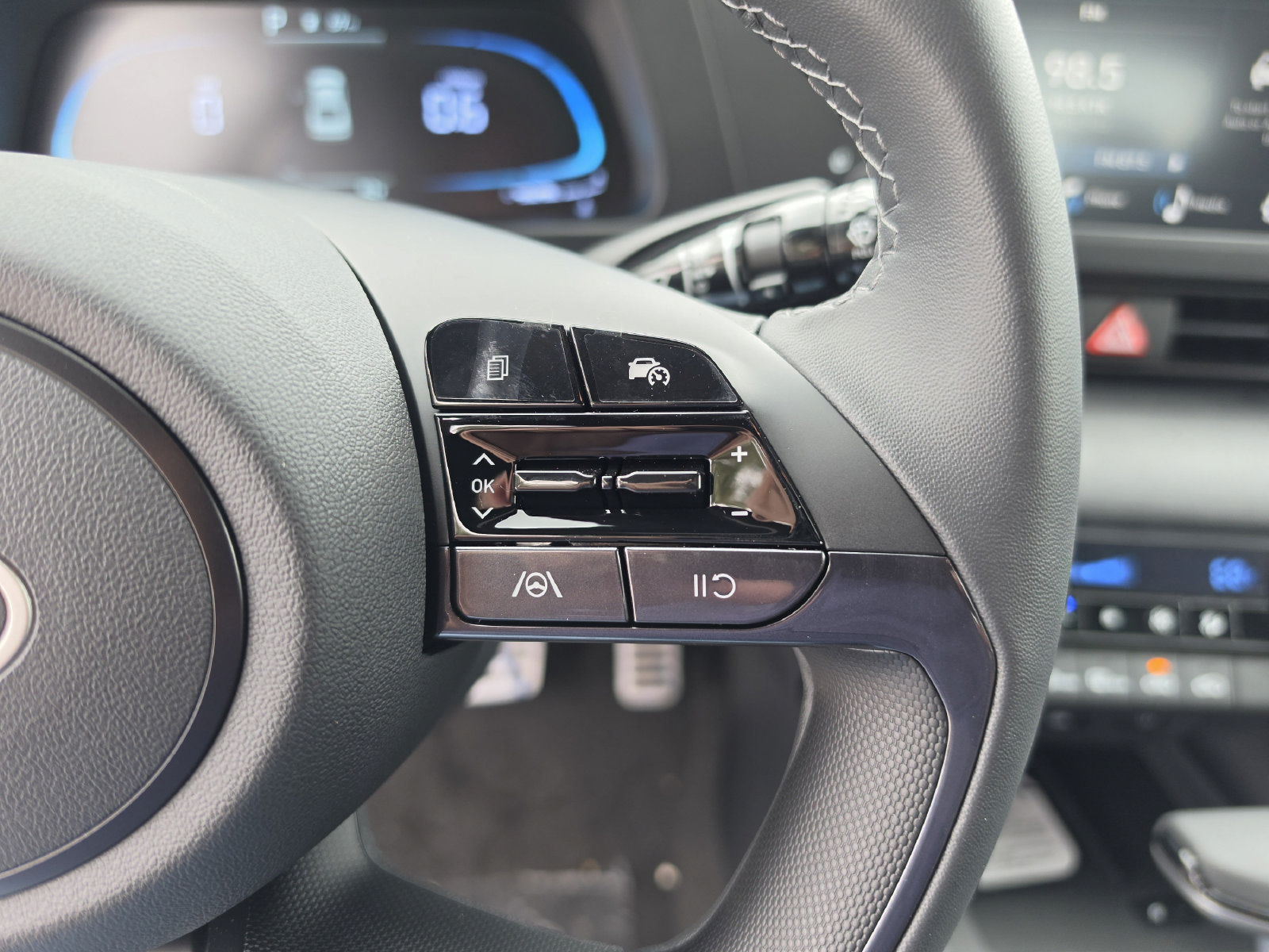 New 2026 Hyundai Elantra SEL Sport FWD image 31