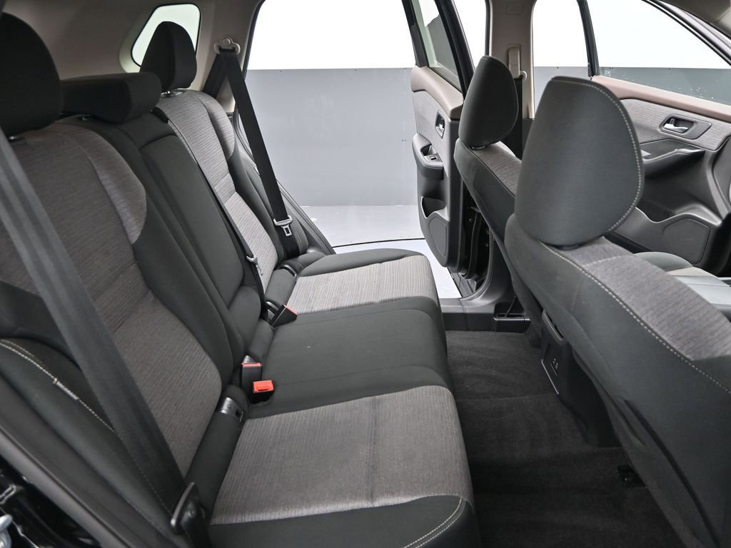 Used 2023 Nissan Rogue SV image 25