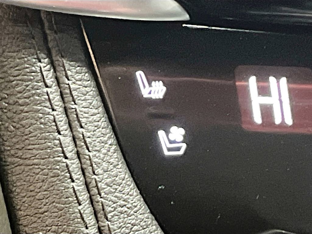 Used 2023 Cadillac XT6 Sport w/ Technology Package image 21